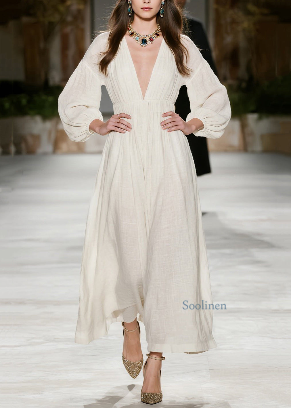 Nuevo vestido beige de algodón con cuello en V y patchwork arrugado para primavera