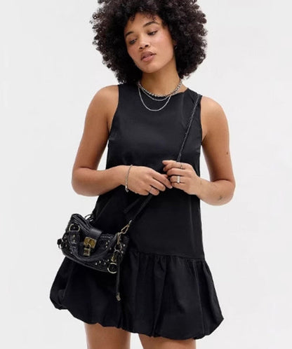 Nuevo y elegante bolso para teléfono de piel sintética con remaches negros