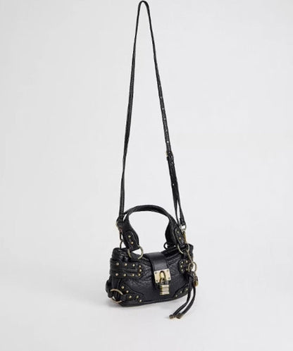 Nuevo y elegante bolso para teléfono de piel sintética con remaches negros