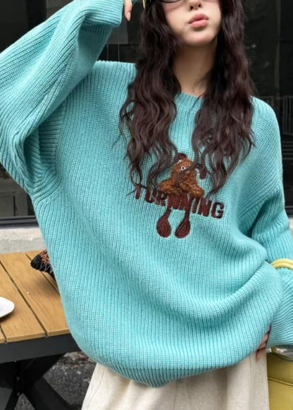 Neuer blauer Strickpullover mit Rundhalsausschnitt und Stickerei – Winteroberteil