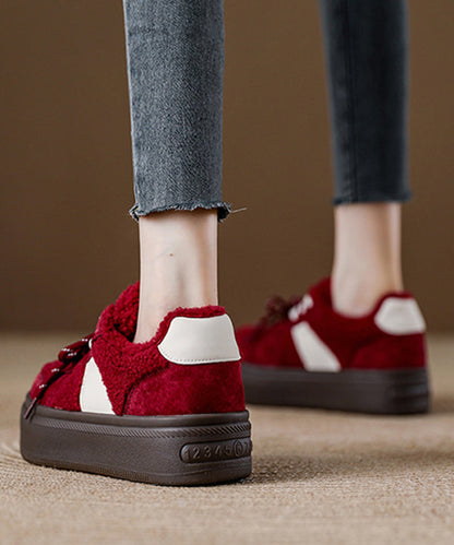 Zapatos planos de ante marrón con cordones y forro de lana afelpada