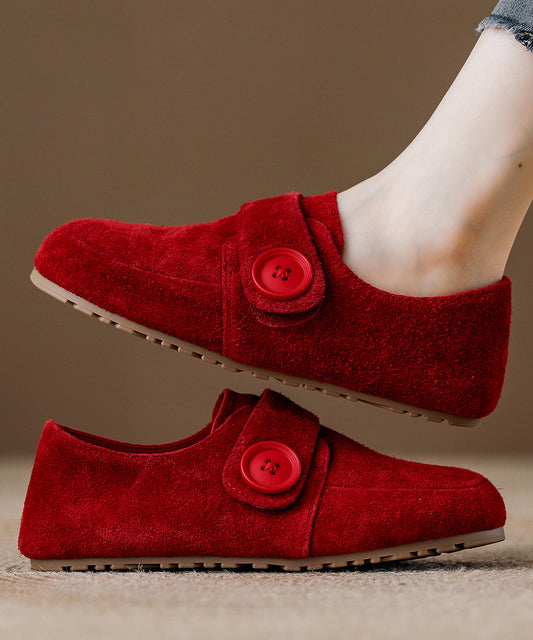 Nuevos y cómodos mocasines con plataforma y empalme de ante rojo