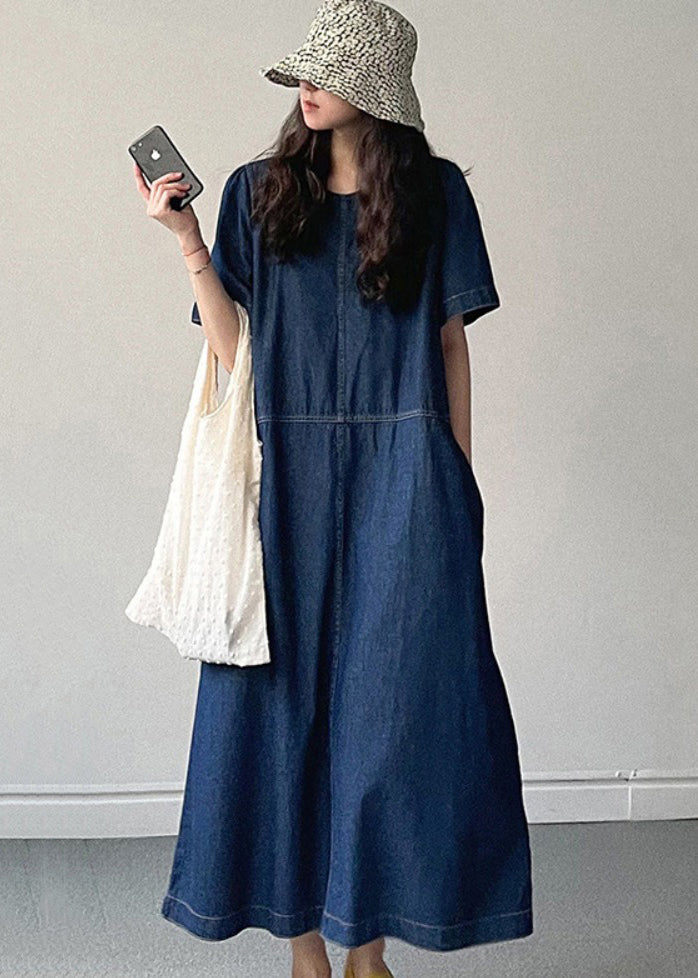 Neues langes Sommerkleid aus Denimblau mit Rundhalsausschnitt und Taschen