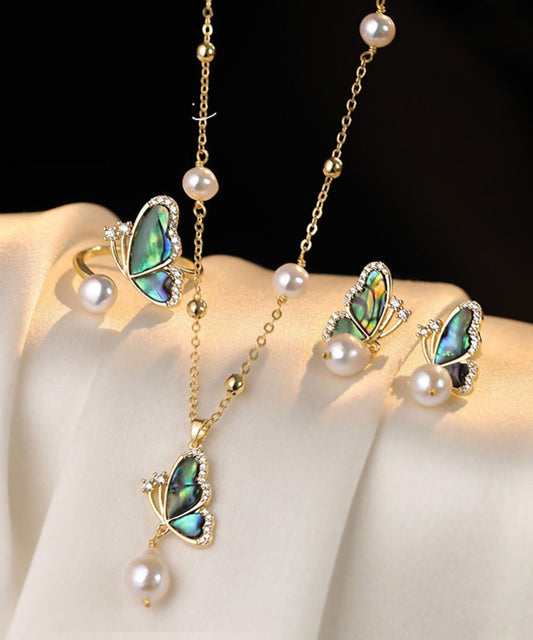 Neues dreiteiliges Set aus Halskette, Ringen und Ohrhängern mit Schmetterlingsanhänger, vergoldeter Zirkonia-Perle und Kupferauflage.