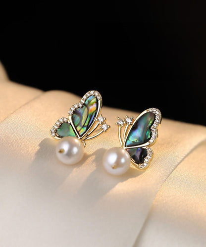 Conjunto de tres piezas de collar, anillos y pendientes colgantes con colgante de mariposa, perla y circonita dorada y cobre dorado.