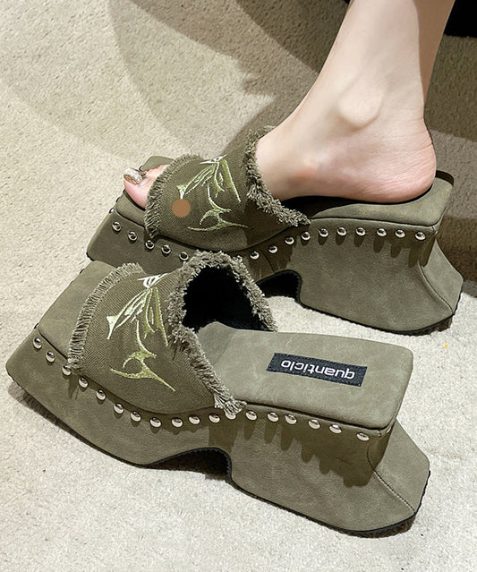 Neue grüne Peep-Toe-Plateau-Sandalen aus Baumwolle mit Nieten