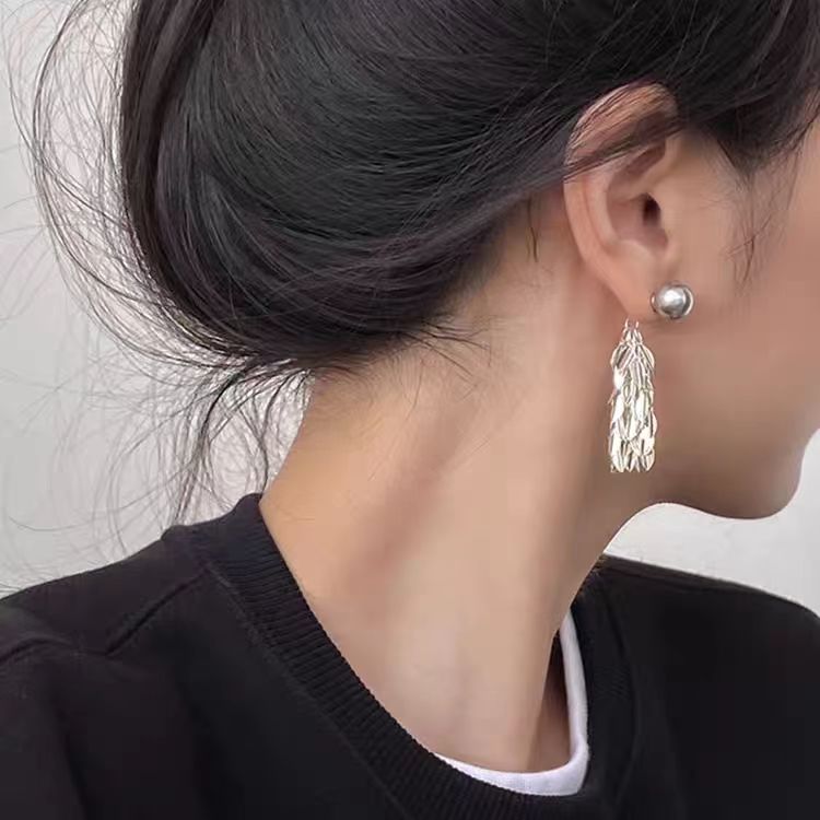 Nuevos pendientes colgantes con borlas de perlas plateadas y cobre gris