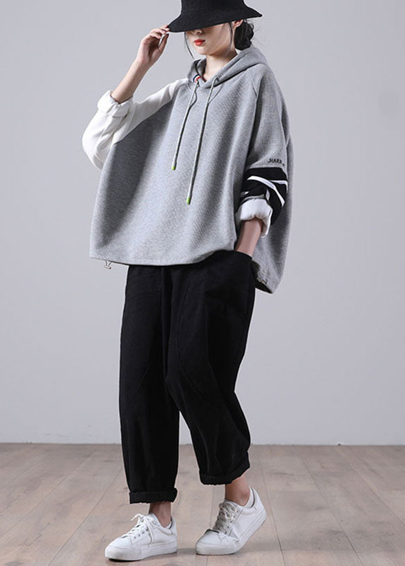 Neue graue Patchwork-Sweatshirts mit Kapuze und Kordelzug für den Herbst