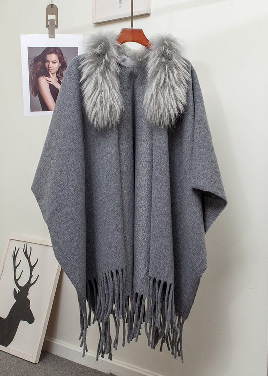 Neuer khakifarbener Strickcape-Cardigan mit Pelzkragen, Quasten und Patchwork-Design für den Winter