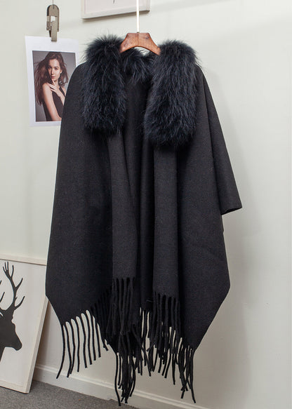 Neuer khakifarbener Strickcape-Cardigan mit Pelzkragen, Quasten und Patchwork-Design für den Winter