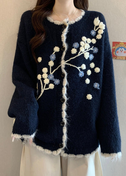 Neue marineblaue Strickjacke mit Stickerei und Knöpfen für den Frühling