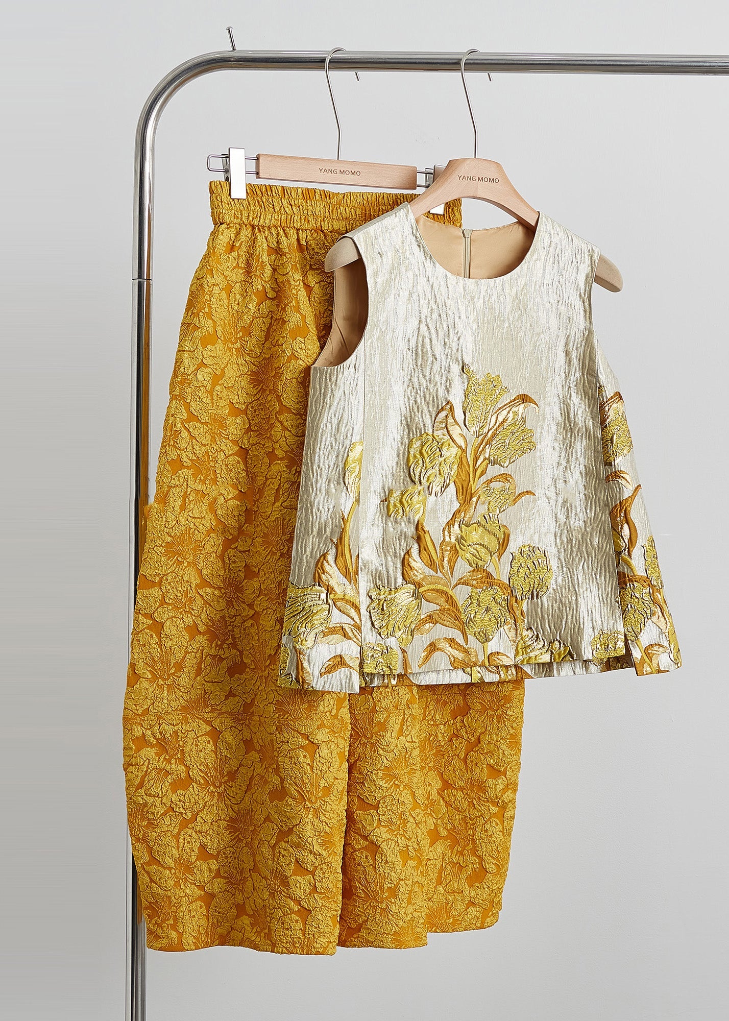 Neues Retro-Zweiteiler-Set aus goldener Jacquard-Seide, ärmellos