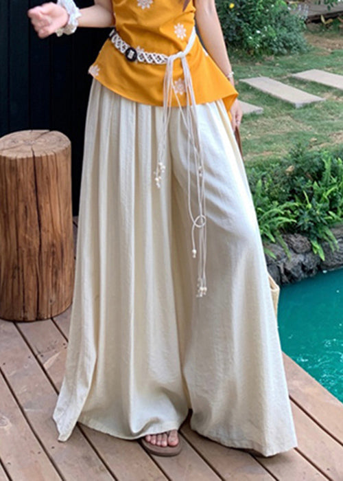 Conjunto de dos piezas de algodón con top amarillo con hombros descubiertos y pantalones beige de pierna ancha para verano