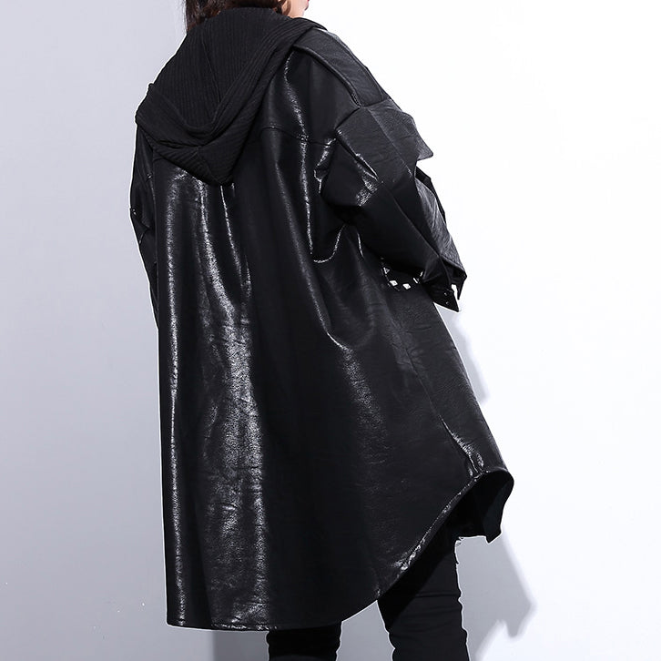 Neue schwarze Pu-Bluse Oversize-Reverskragen-Taschen-T-Shirt Eleganter Langarm-Pu-Mantel mit Nieten