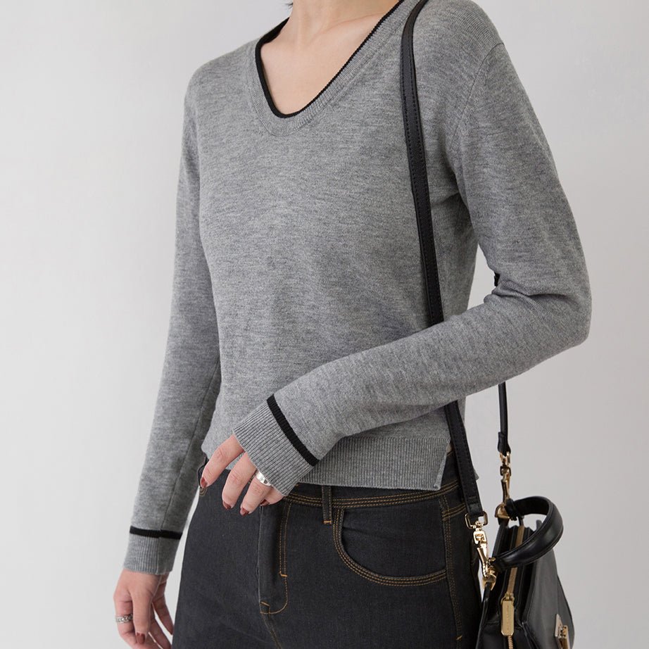 Neuer grauer gemütlicher Pullover Locker sitzende Pullover mit V-Ausschnitt Elegante Pullover mit seitlicher Öffnung