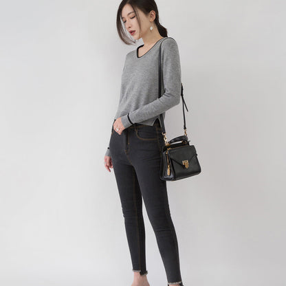 Neuer grauer gemütlicher Pullover Locker sitzende Pullover mit V-Ausschnitt Elegante Pullover mit seitlicher Öffnung