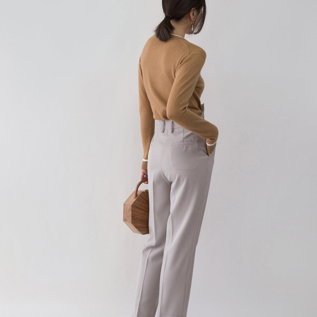 Neuer grauer gemütlicher Pullover Locker sitzende Pullover mit V-Ausschnitt Elegante Pullover mit seitlicher Öffnung
