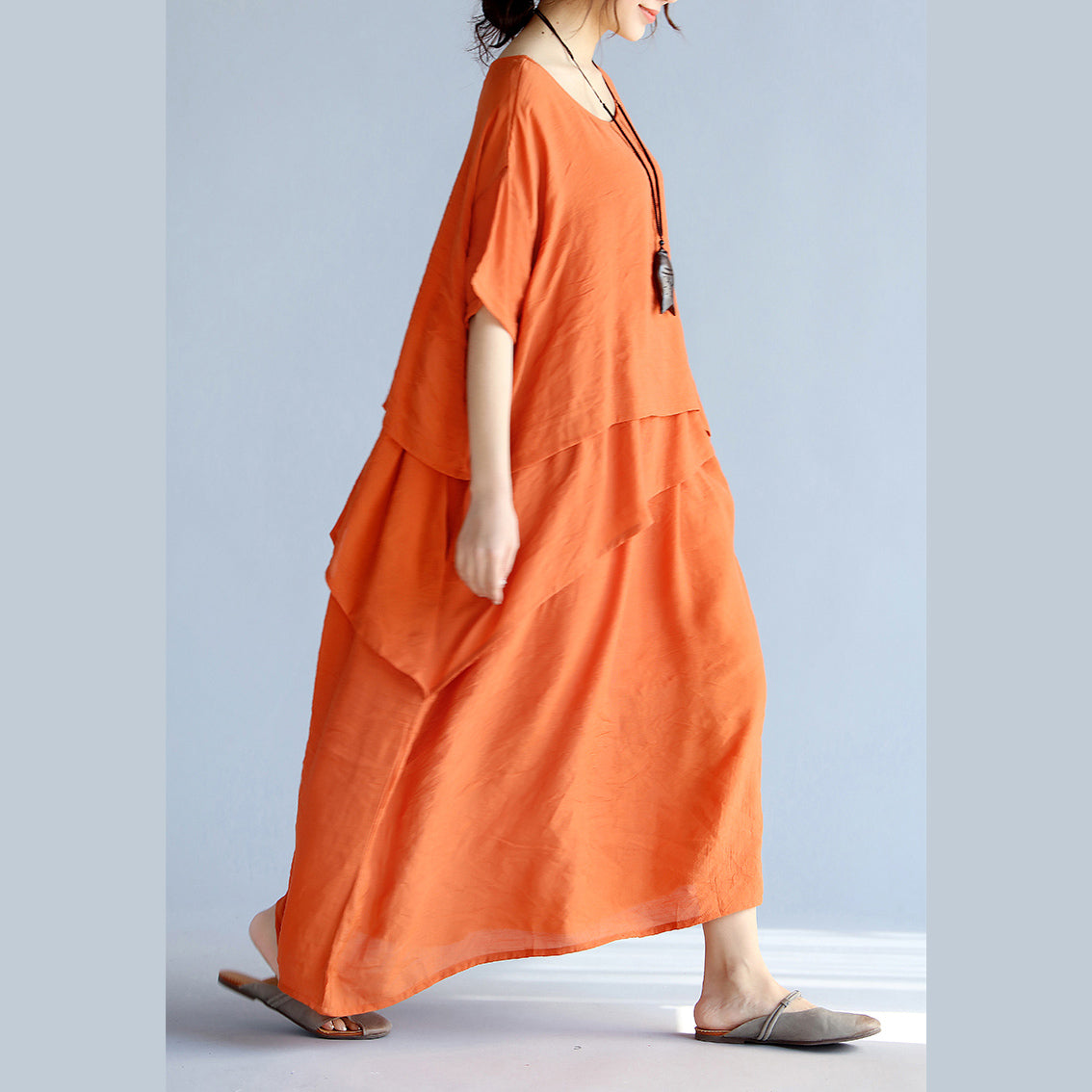 Neue orange lange Leinenkleider Plus Size Kleidung mehrlagige Baumwollkleider Neues kurzärmeliges Leinen-Baumwollkleid