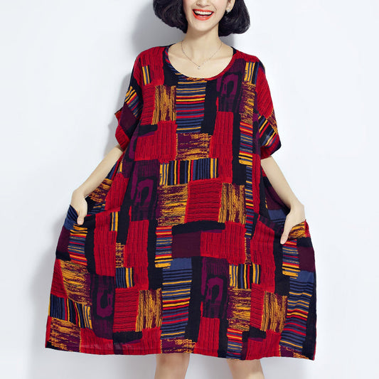 Neues Baumwollkleid mit roten Drucken, trendige Baumwollkleidungskleider in Übergröße, neues Midikleid mit O-Ausschnitt und kurzen Ärmeln