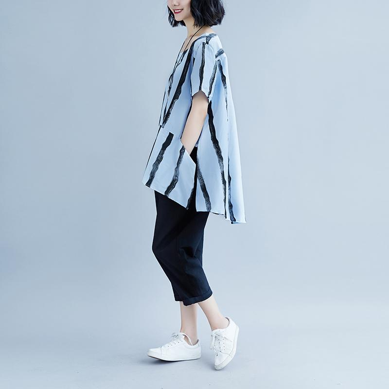 Neues Sommer-T-Shirt aus Baumwollmischung in Übergröße mit kurzen Ärmeln und Streifen im Sommerstil mit hohem Saum und blauem Saum