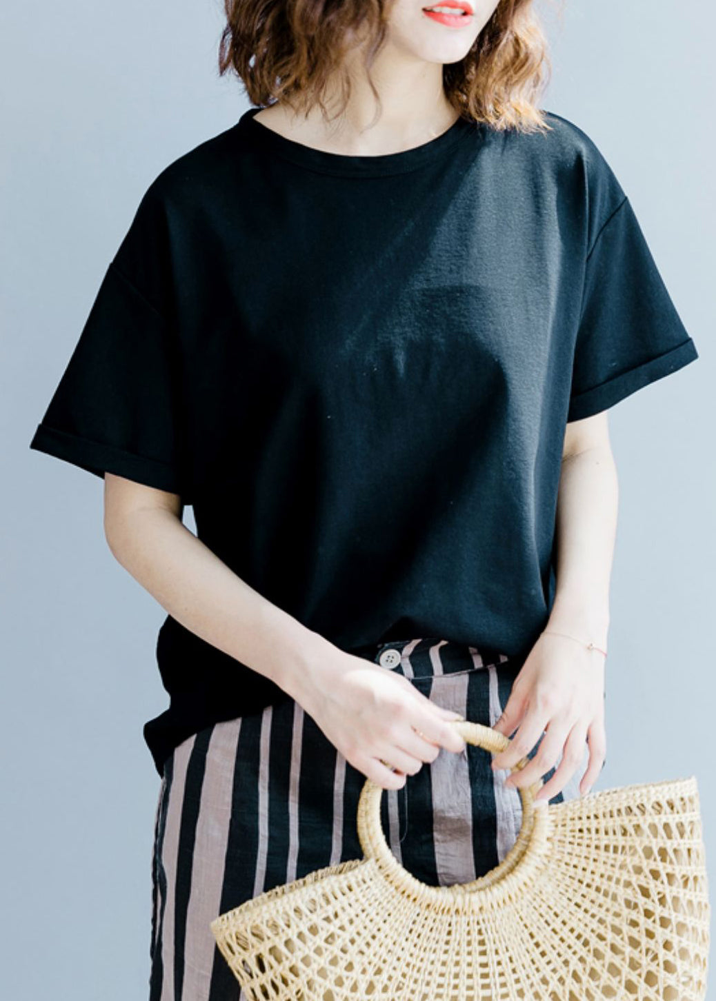 Schwarzes Bio-Baumwoll-Oberteil mit Rundhalsausschnitt und Schleife, kurzärmlig