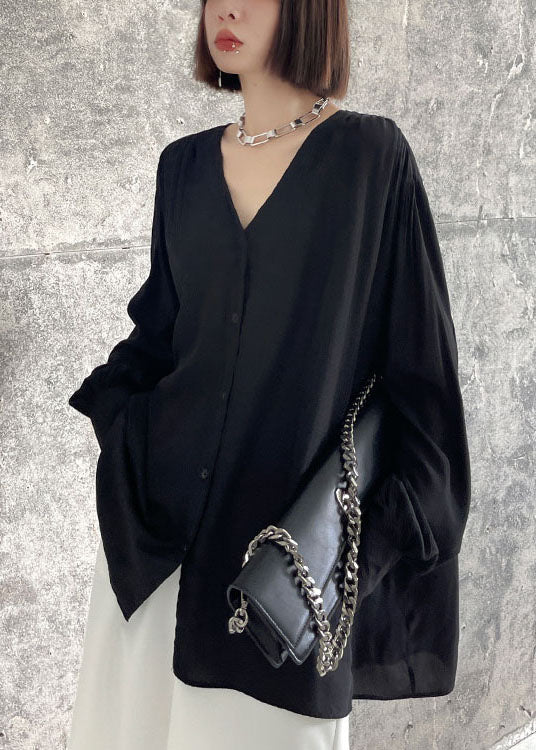 Lockeres, lässiges Langarmhemd aus Bio-Baumwolle in Schwarz mit V-Ausschnitt und Knopfleiste