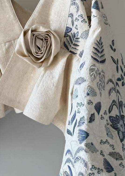 Beigefarbener Baumwollmantel mit V-Ausschnitt, floralem Patchwork und Laternenärmeln – Original Design