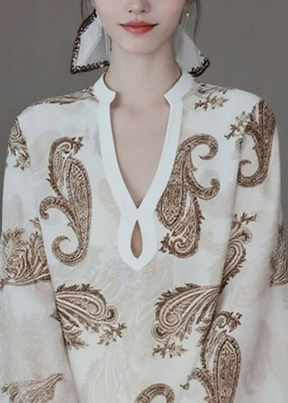 Camisa con cuello en V beige y diseño original para otoño