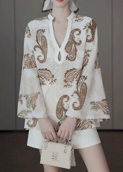 Camisa con cuello en V beige y diseño original para otoño