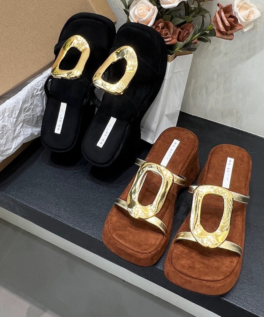 Original Design Schwarze Sandalen mit Keilabsatz und Pailletten