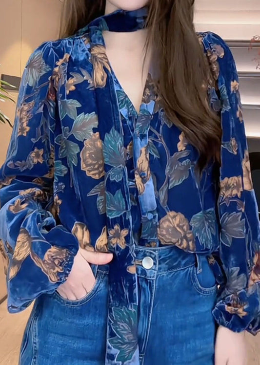 Camisa de terciopelo de seda con cuello en V azul y estampado original para primavera