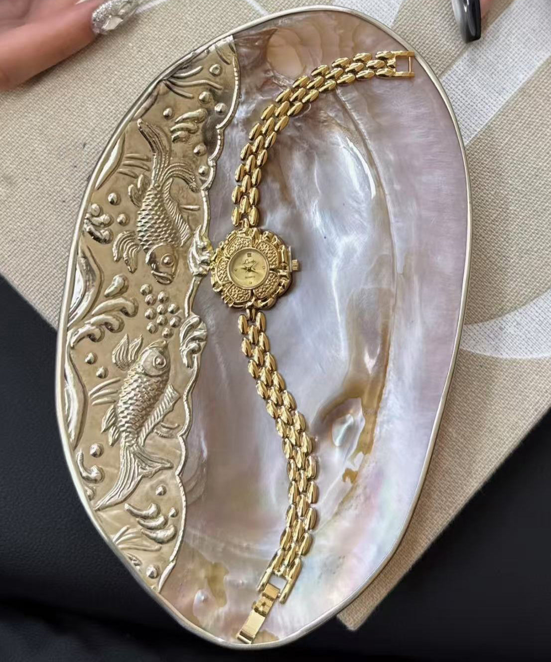 Original Design Gold Metal Chain Watches