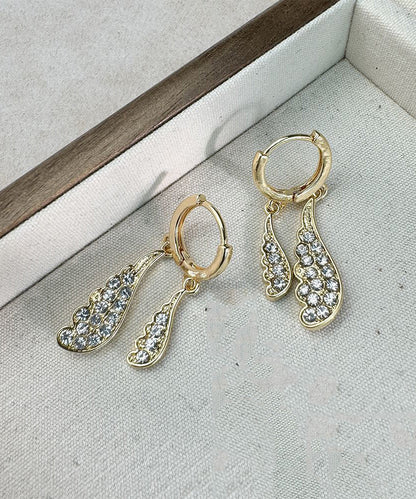 Pendientes de aro con diseño original de acero inoxidable dorado y circonitas en forma de gota de agua.