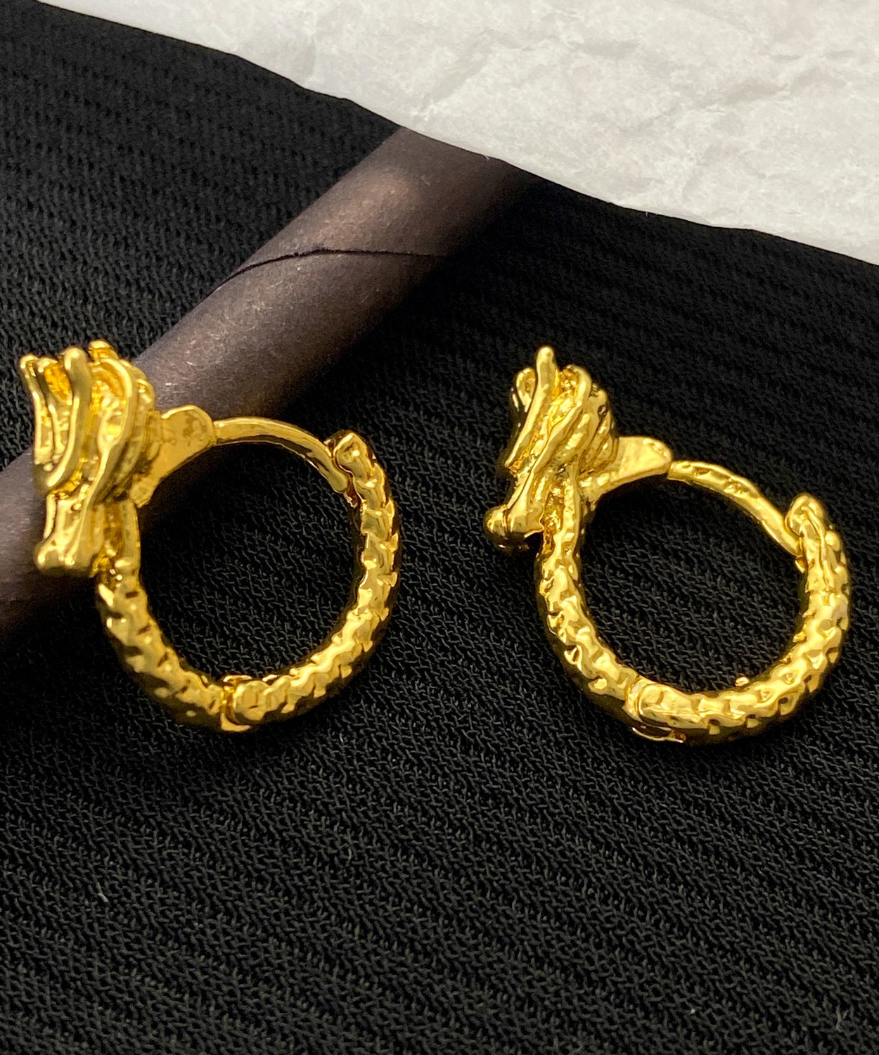 Pendientes de aro con diseño original de animales en plata de ley dorada