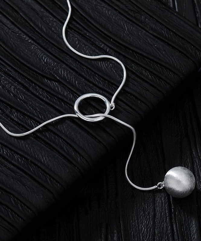 Collar con colgante de bola de seda en plata de ley con diseño original