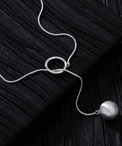 Collar con colgante de bola de seda en plata de ley con diseño original