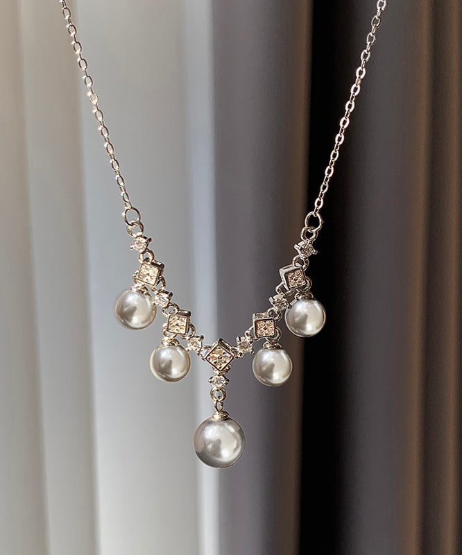 Collar con colgante de borla de perla de cristal y cobre blanco dorado, diseño original