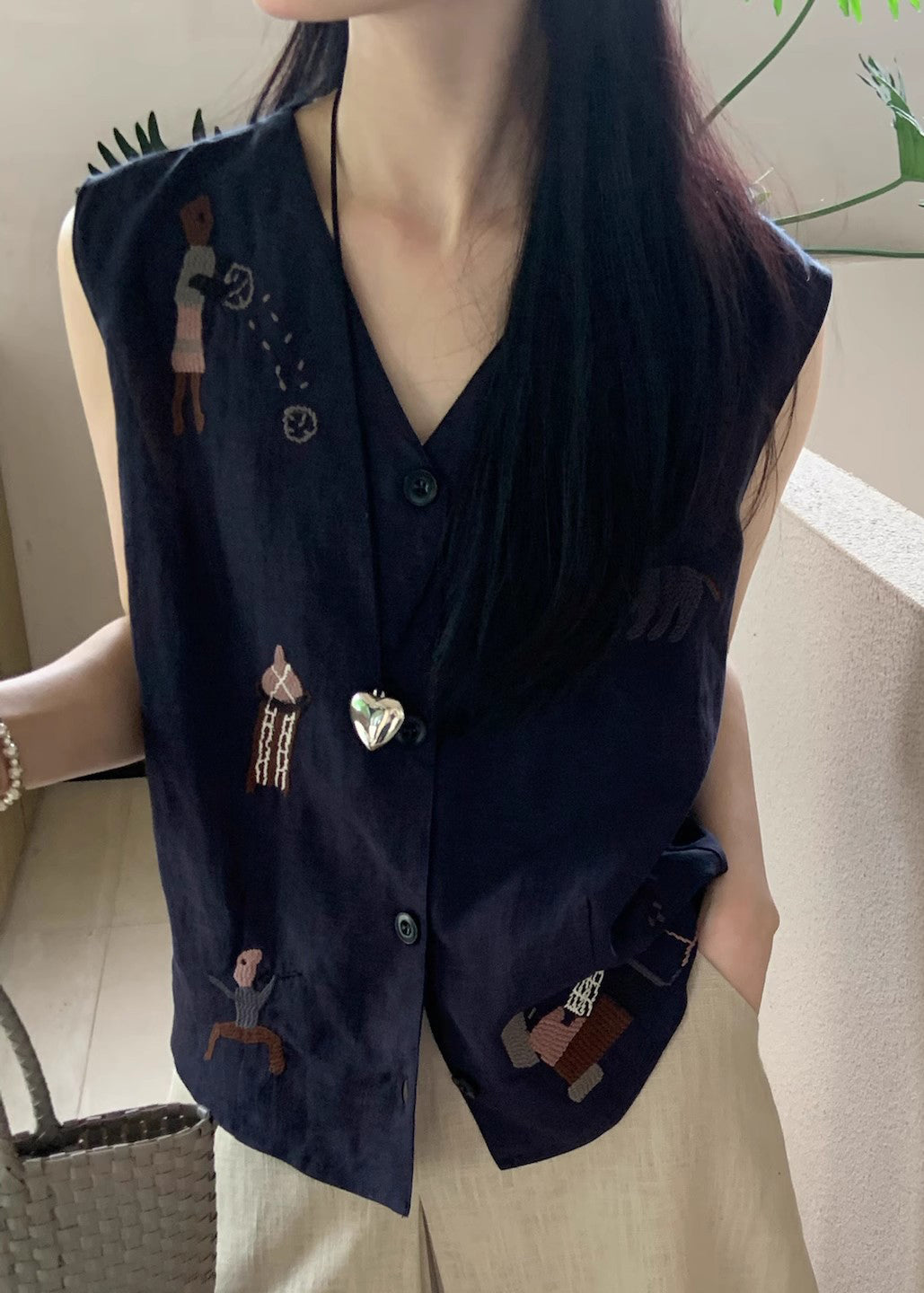 Ärmelloses, weißes Baumwolltop mit Stickerei und Knöpfen im originellen Design