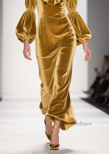 Vestido largo de terciopelo con patchwork y volantes amarillos de diseño original para primavera.