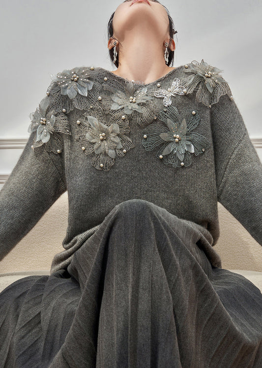 Originale graue Strickjacke mit Rundhalsausschnitt, floralem Perlenmuster, Winter