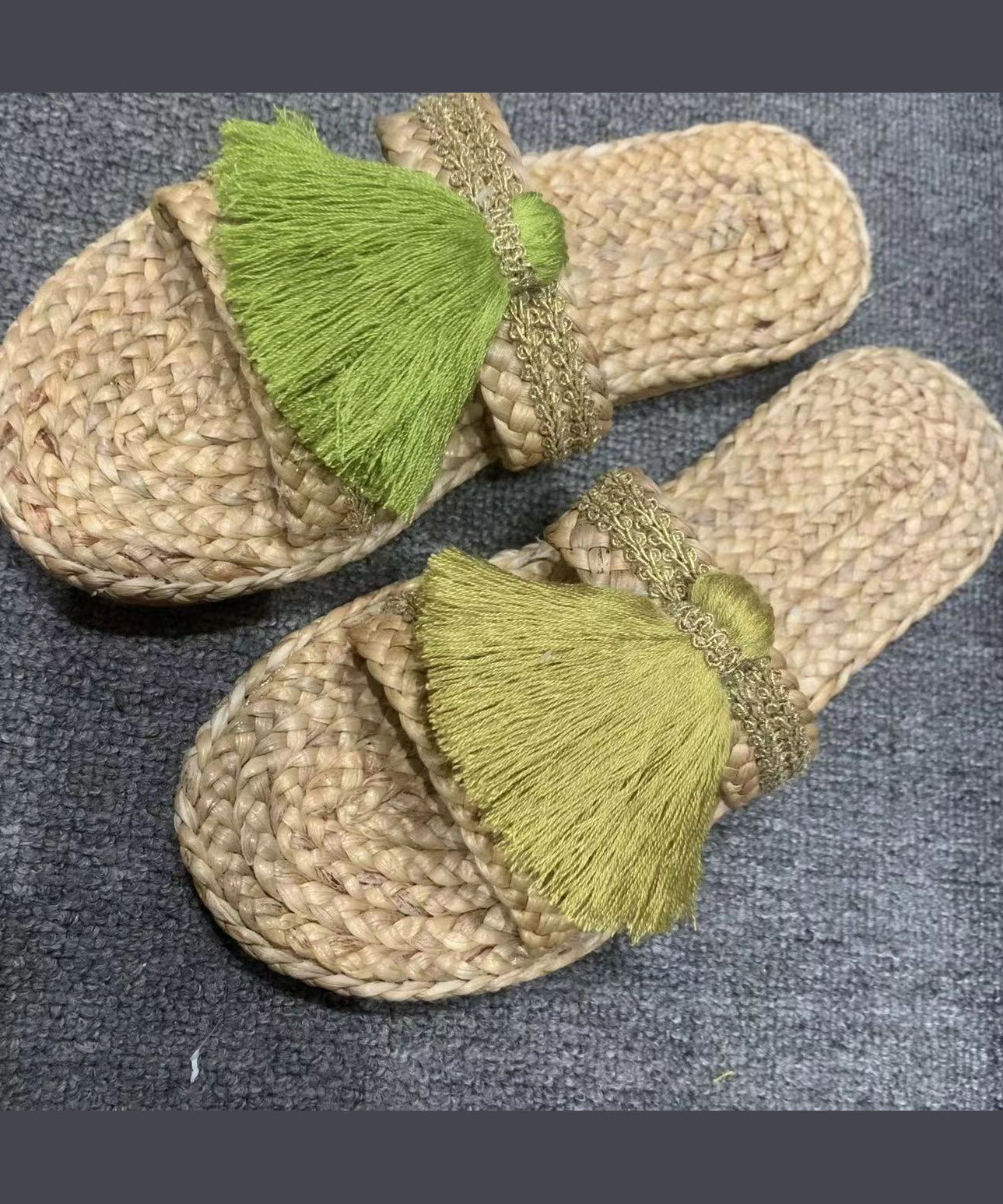 Original handgefertigte, bequeme, atmungsaktive Strand-Sandalen mit grüner Quaste