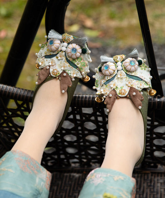 Pantuflas originales hechas a mano con cabeza de tigre y cuentas de uñas de color verde claro