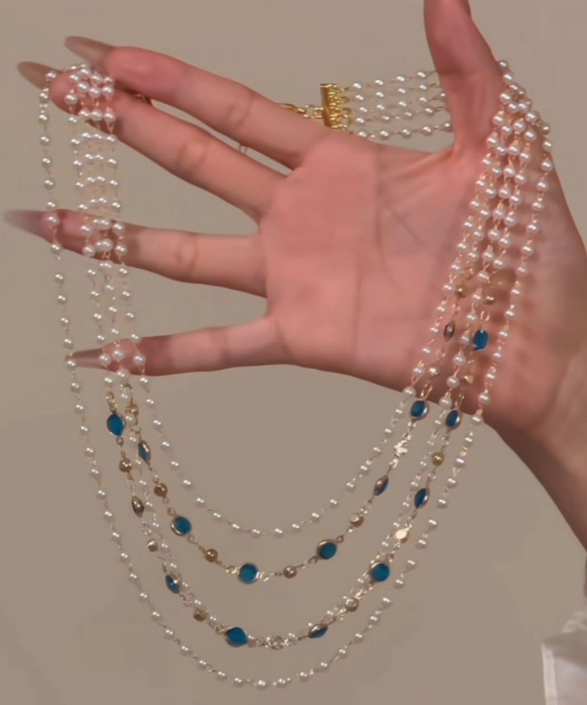 Collar original de cuentas multicapa con cristales dorados de cobre arcoíris