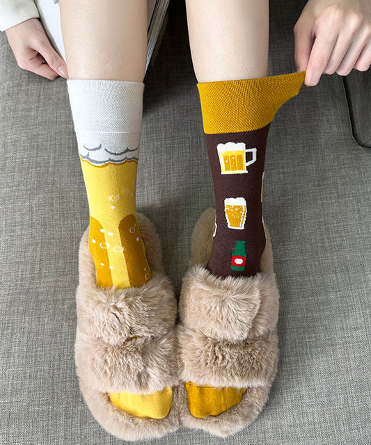 Originelle, trendige, asymmetrische Socken mit mittelhohem Schaft.