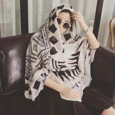 Outdoor sunscreen black white geometric pattern veil beach holiday oversized scarf - SooLinen