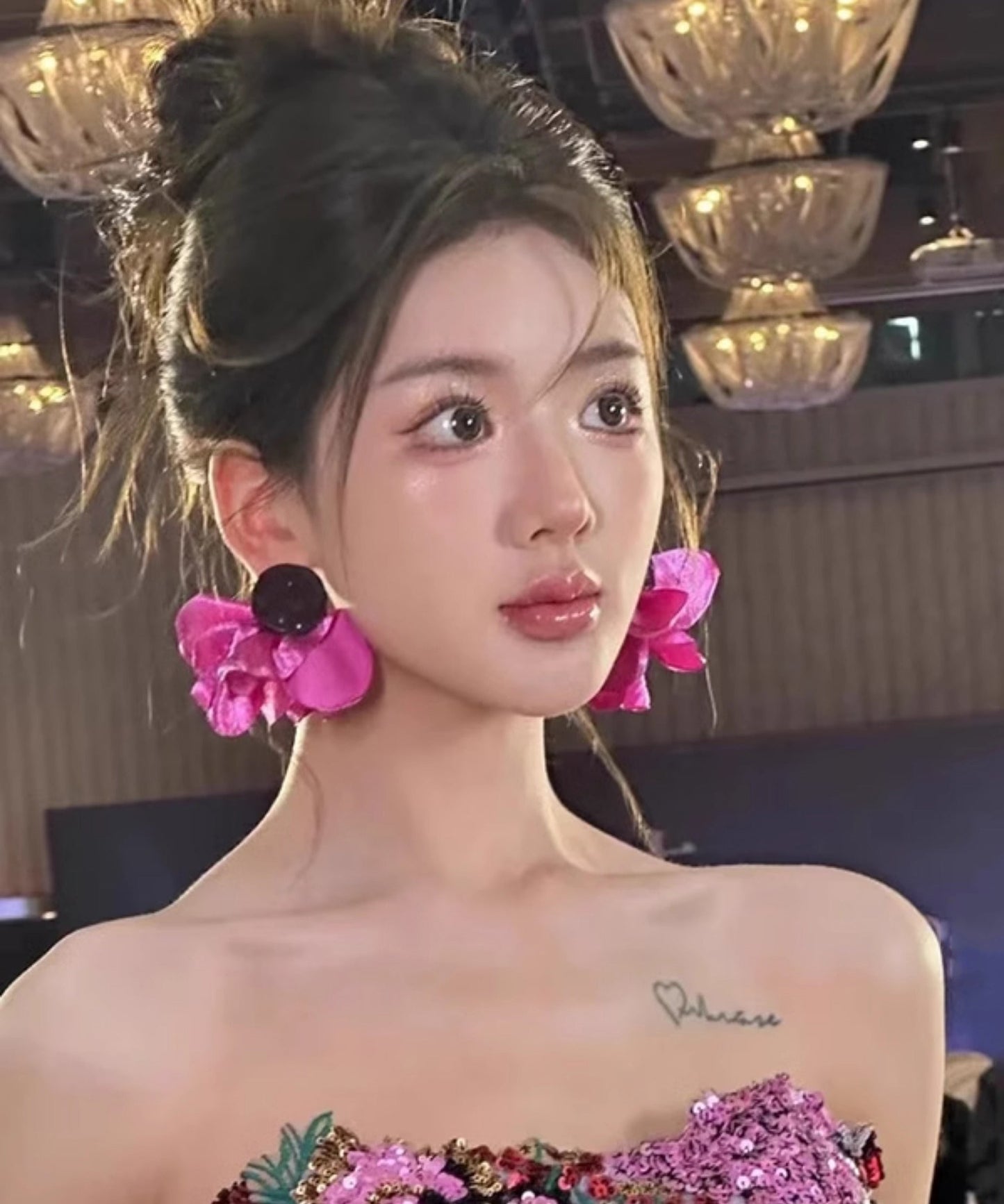 Pendientes florales de tela morada de gran tamaño