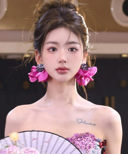 Pendientes florales de tela morada de gran tamaño