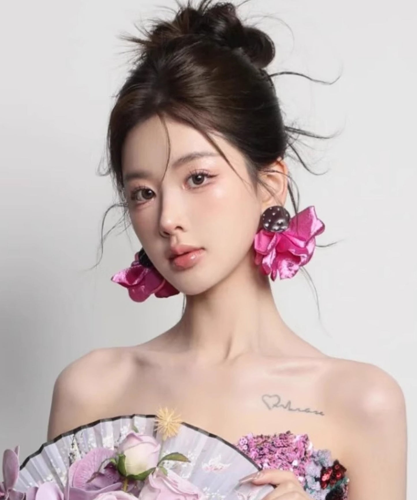 Pendientes florales de tela morada de gran tamaño