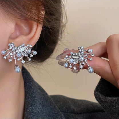 Pendientes florales de circonita y perla de aleación blanca de gran tamaño