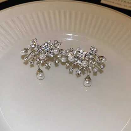 Pendientes florales de circonita y perla de aleación blanca de gran tamaño